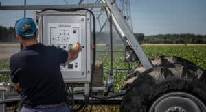 Por qué los agricultores desconfían de la tecnología digital de riego, según la UOC